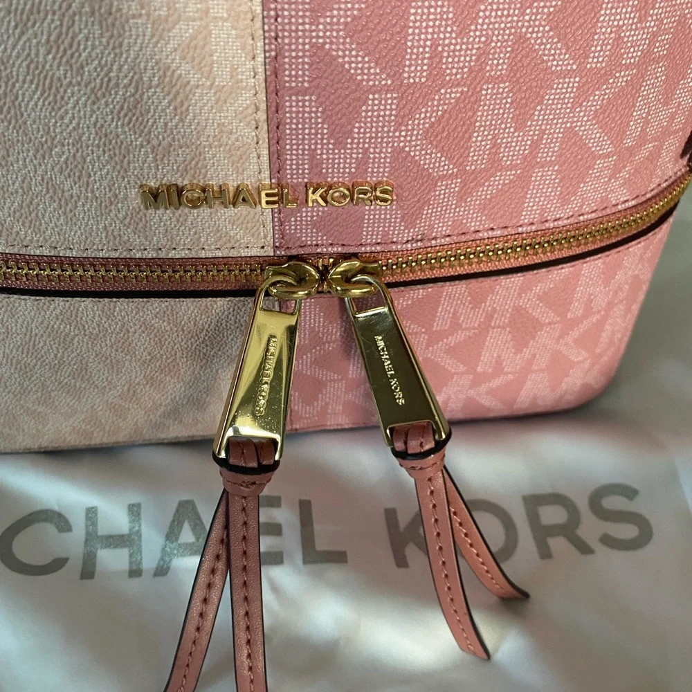 Michael Kors Rhea medium backpack and matching wallet - Picture 3 of 14